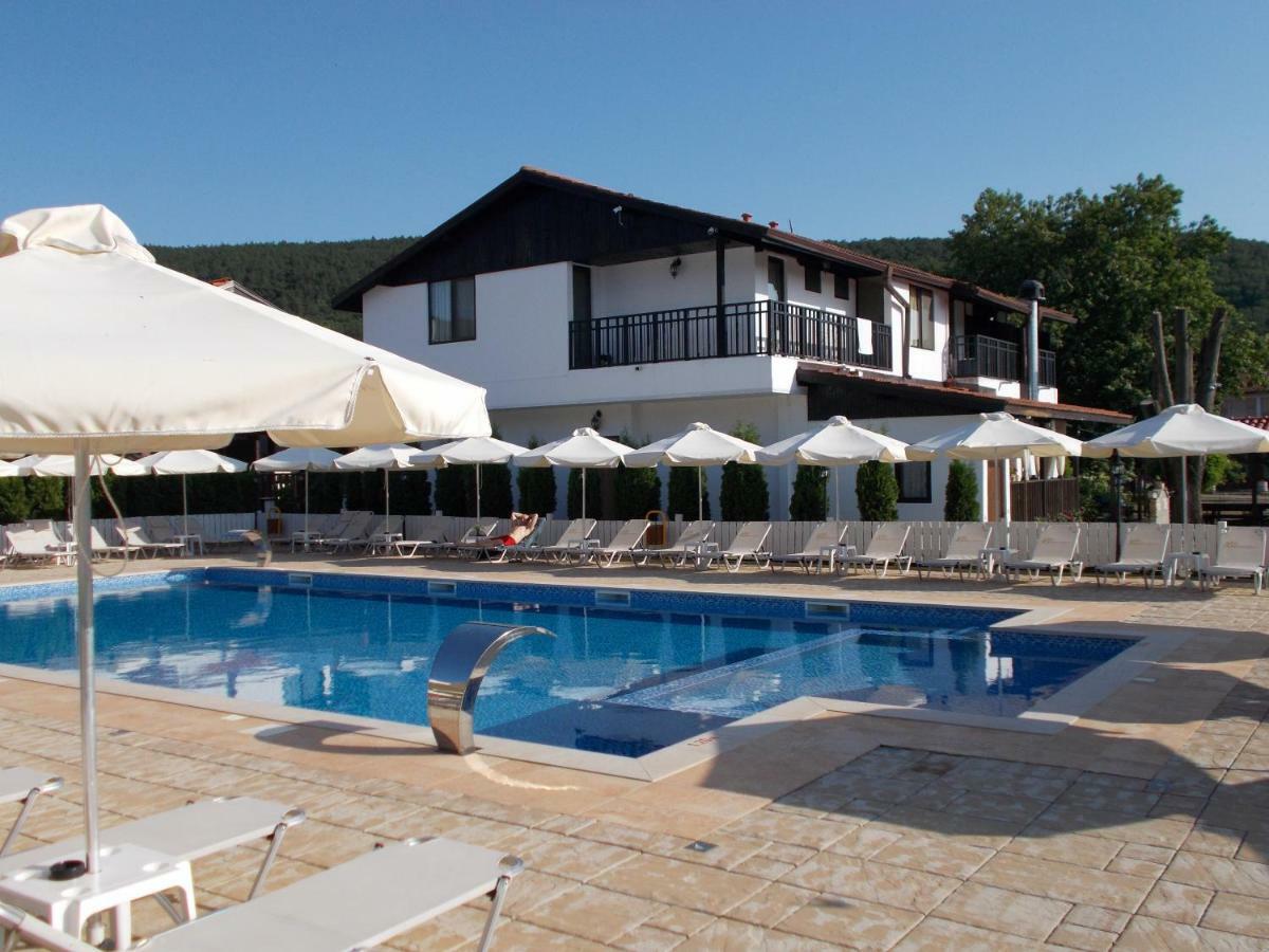 Guest House Bukor Shtepi Mandrica Buitenkant foto