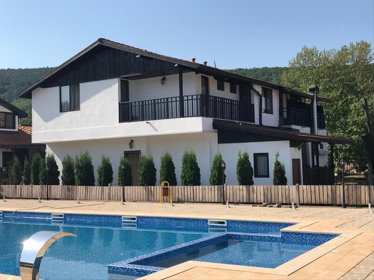 Guest House Bukor Shtepi Mandrica Buitenkant foto